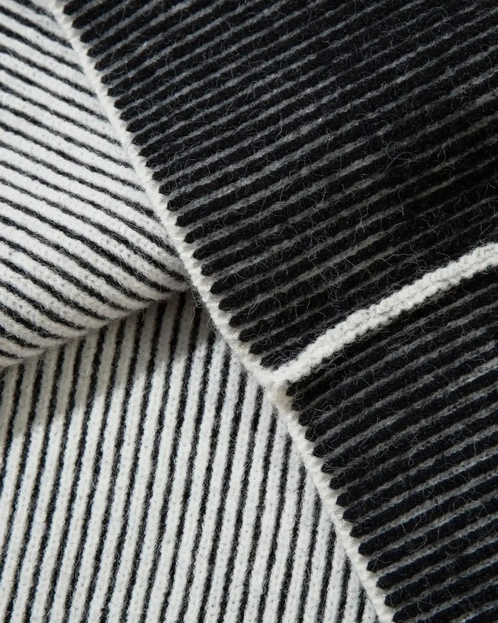 RAVEN KNIT
