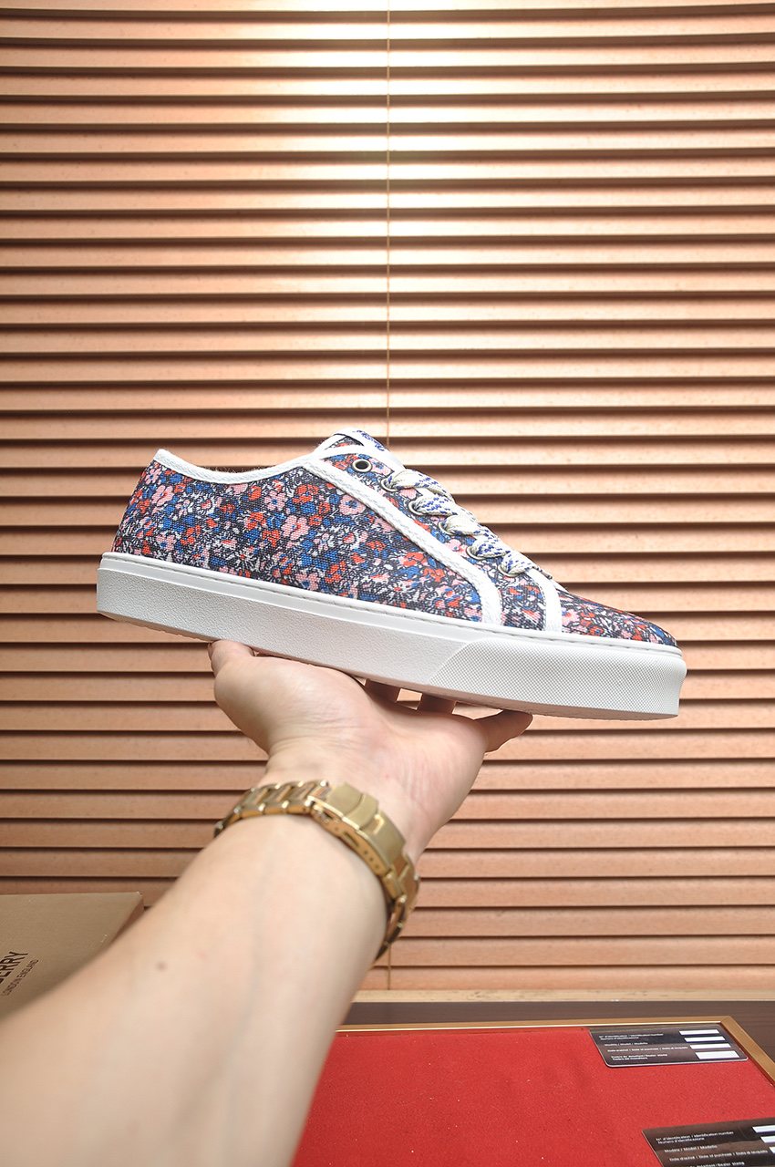 Burberry Navy Floral Print Low-Top Sneakers