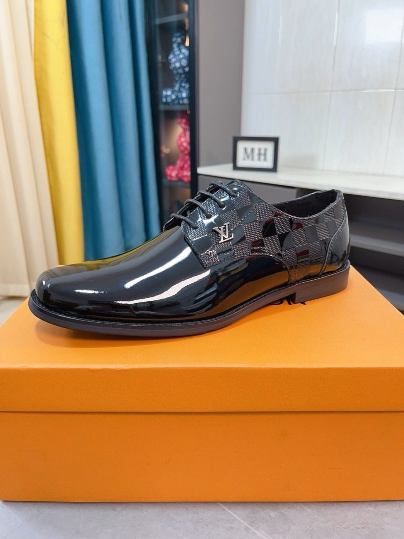 Louis Vuitton Black Glossy Lace-Up Dress Shoes - Rounded Toe