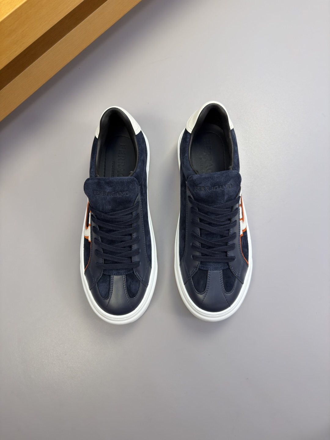 Ferragamo Contrast-Trim Low-Top Sneakers