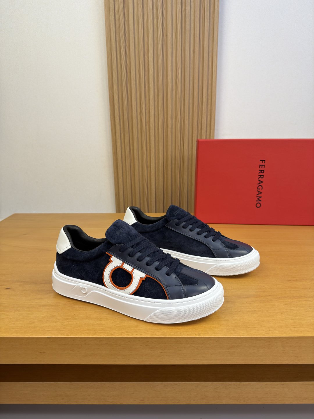 Ferragamo Contrast-Trim Low-Top Sneakers
