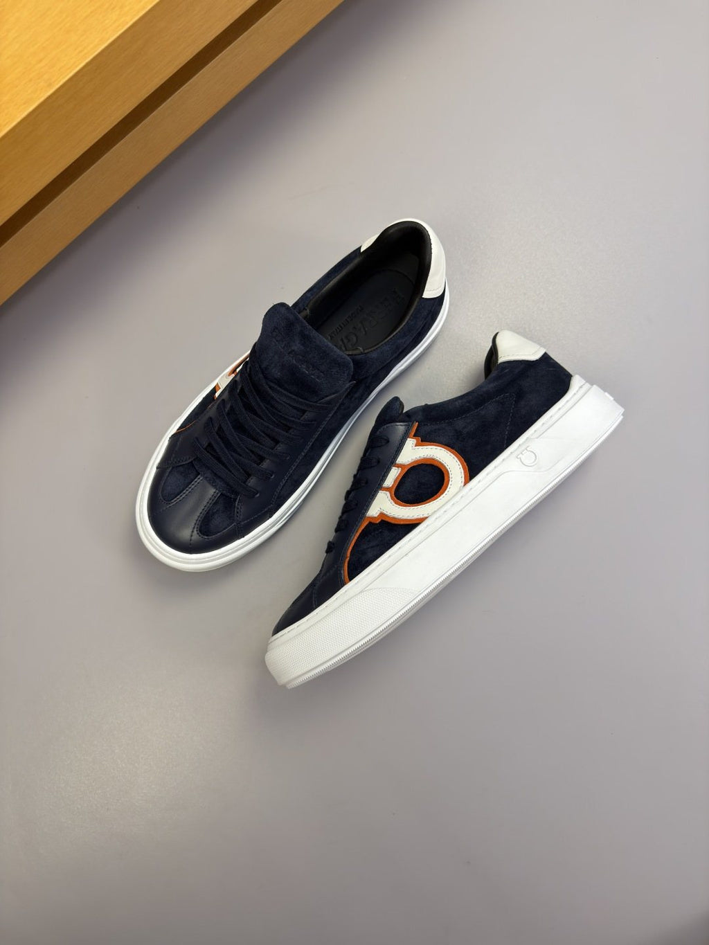 Ferragamo Contrast-Trim Low-Top Sneakers