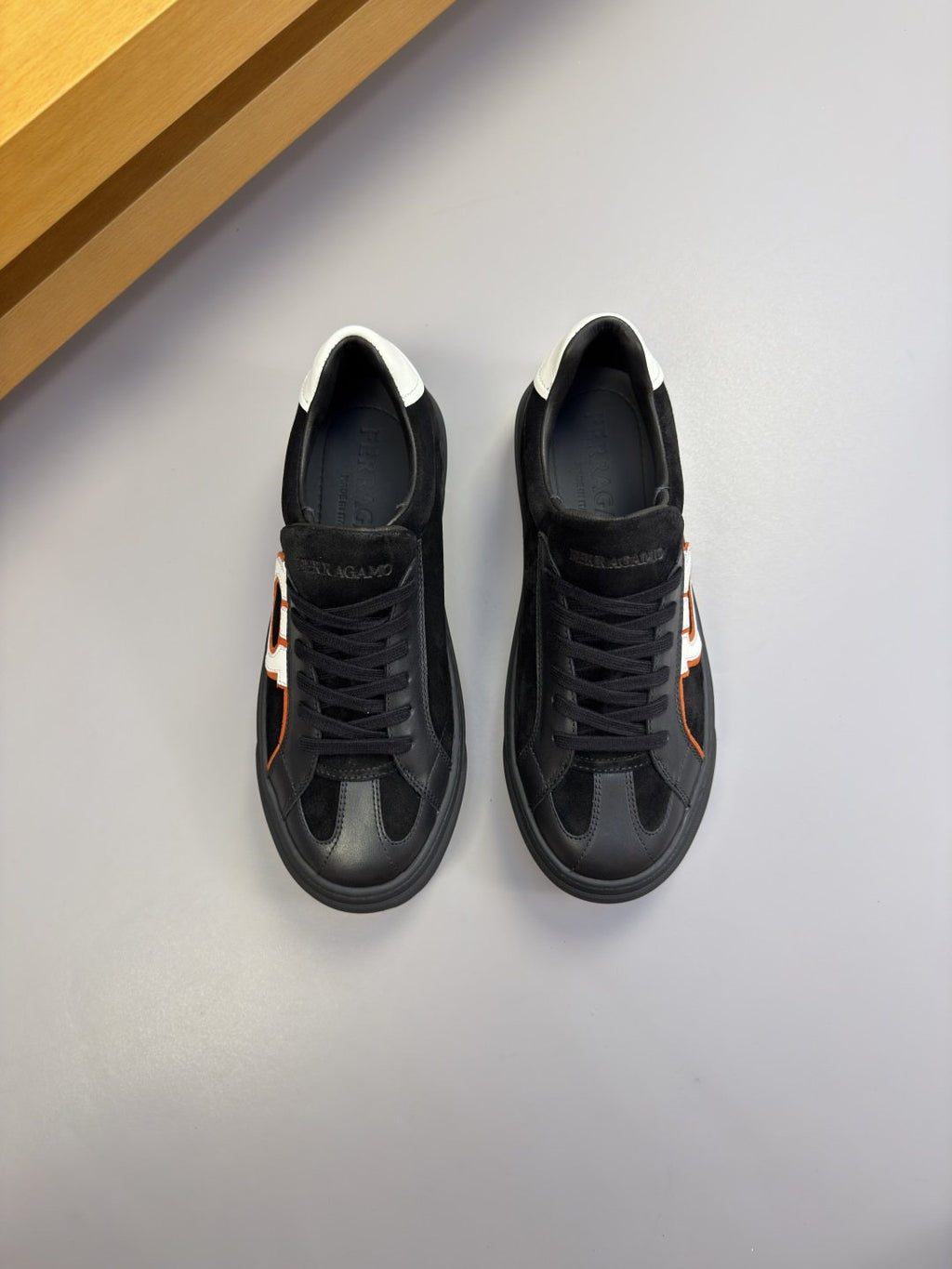 Ferragamo Contrast-Trim Low-Top Sneakers